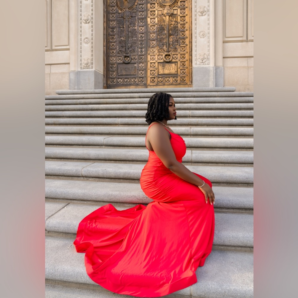 Elegant Red Evening Prom Gown